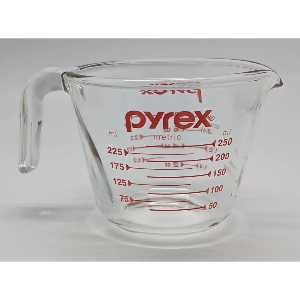 2 PYREX Glass Measuring Cups - VTG 4 Qt 